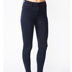RES dark denim stretch hi rise crop jeans!